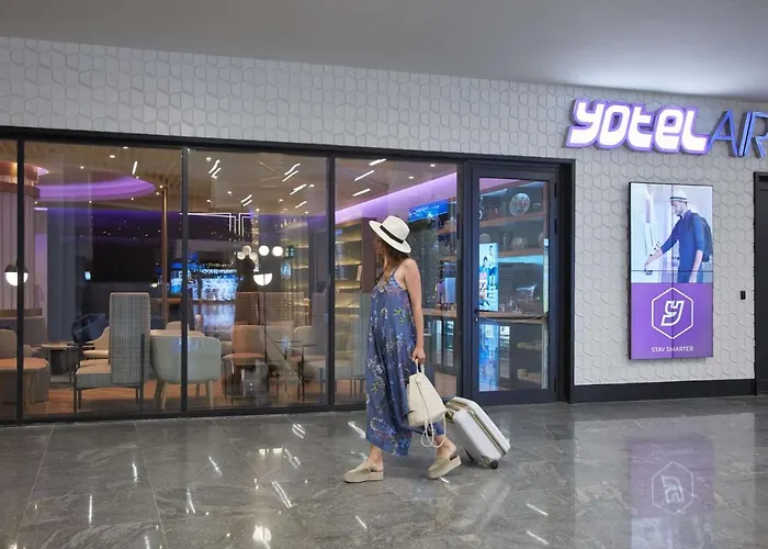 Hôtel de l'aéroport: Yotelair Istanbul Airport, Duty Free - International Transit Area