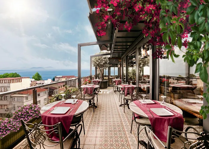 Hotel near College: Skalion Hotel